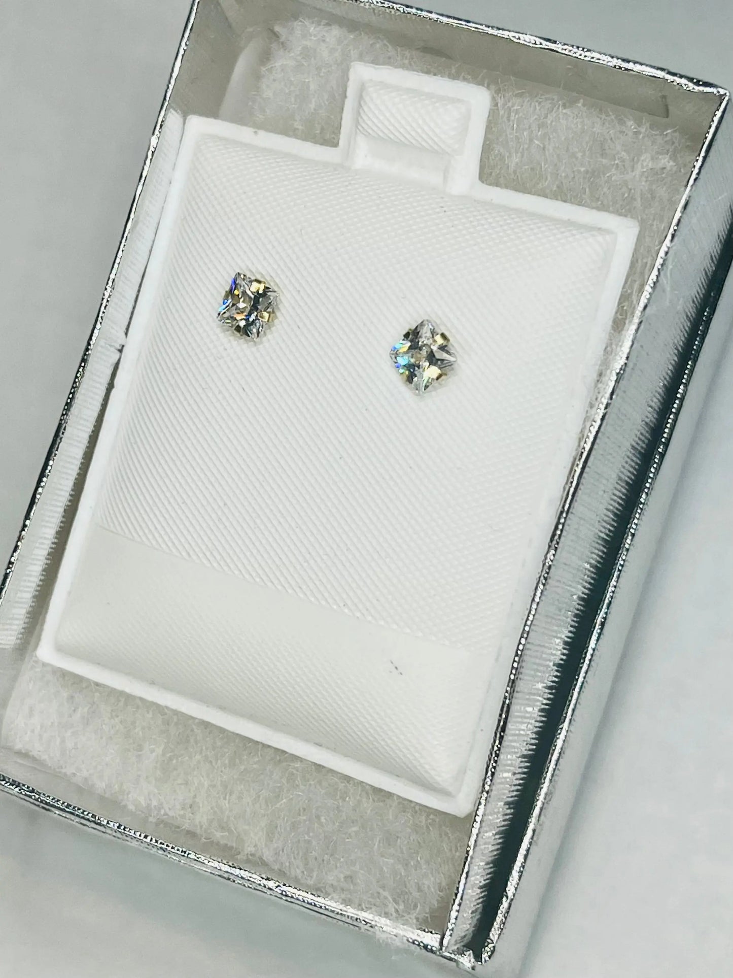 14K Gold Square Earrings / Pantallas en Oro 14KT TrendyGold