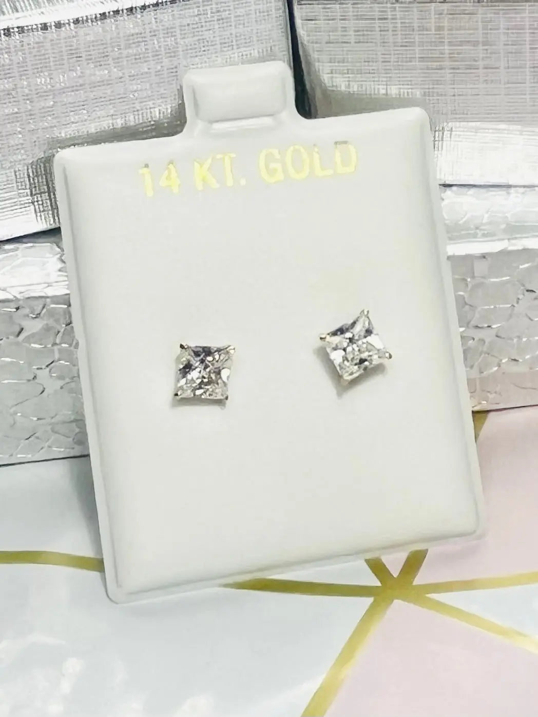14Kt Gold Square Earrings / Pantallas en Oro 14kt TrendyGold