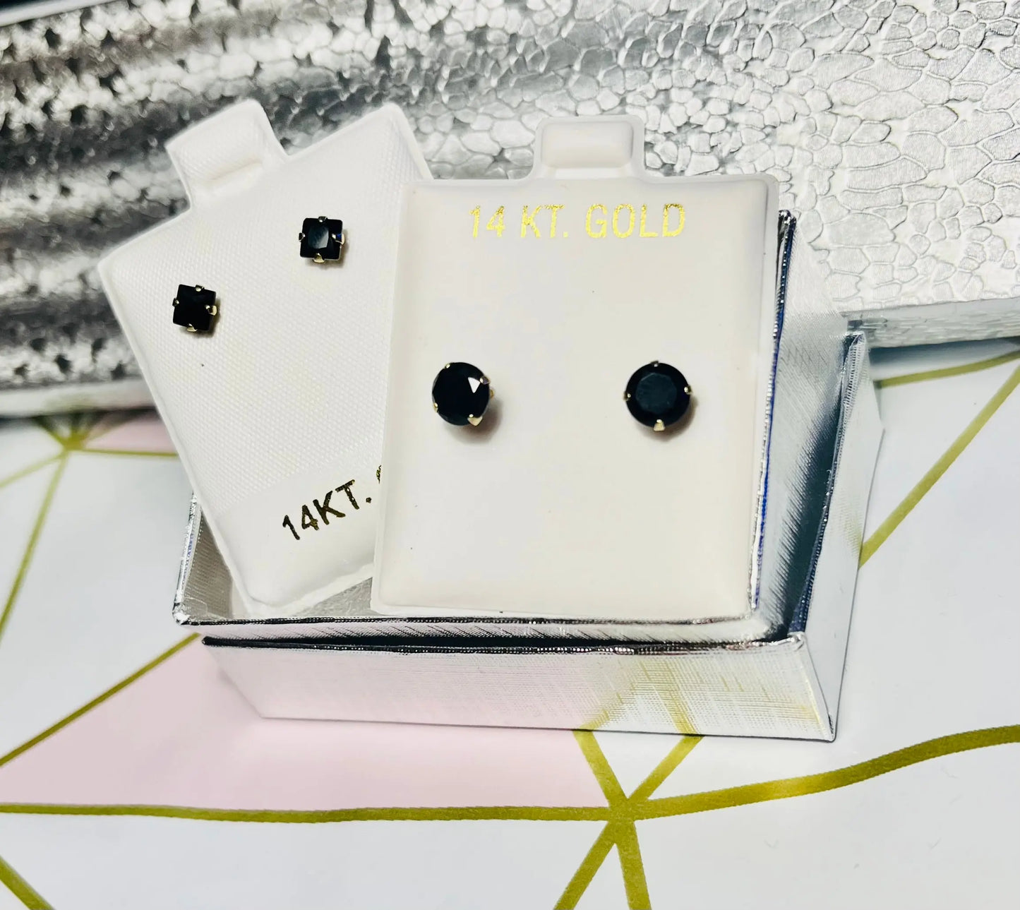 14KT Gold Earrings / Pantallas de Oro 14k Black square TrendyGold